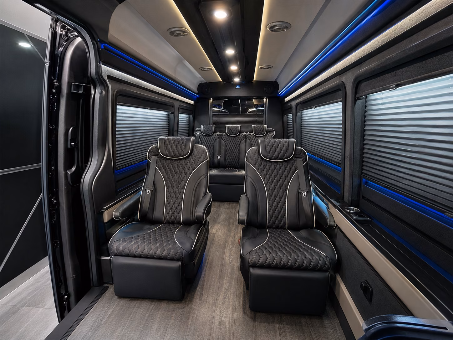 hotel shuttle buses between alameda oakland and the airports